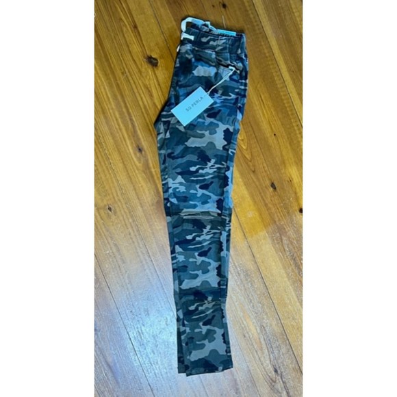 So Perla Camo Joggers NWT, size sm - Picture 3 of 7